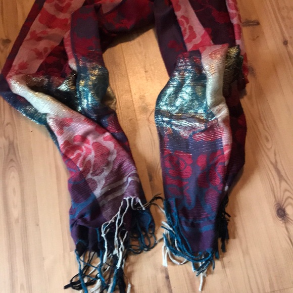 Infinity Scarf | Roses | Red & Blue - Picture 2 of 2